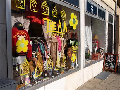 „The AA“ und „Gëlle Nool“ teilen sich seit September eine Adresse: im Gebäude 33 in der rue Dicks