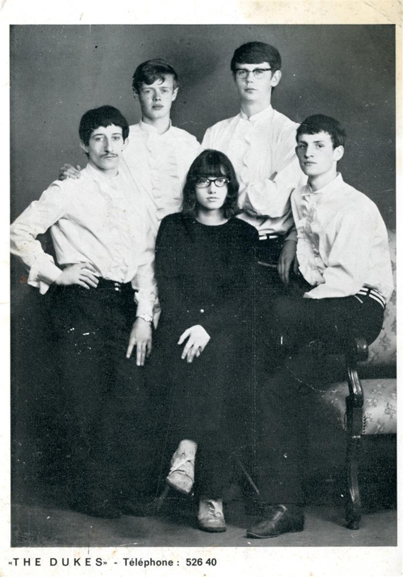 The Dukes (v.l.n.r.: Daniel Levy, Lucien Molitor, Roger Sabus, Roger Schmit, sitzend: Maggie Vandenabeele), Düdelingen, 1966
