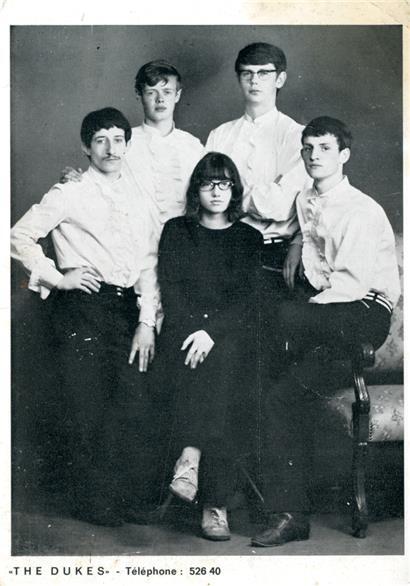 The Dukes (v.l.n.r.: Daniel Levy, Lucien Molitor, Roger Sabus, Roger Schmit, sitzend: Maggie Vandenabeele), Düdelingen, 1966
