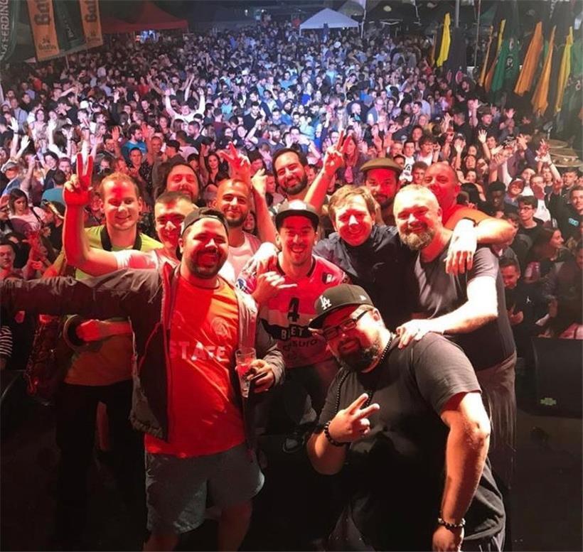 „The place to be“: Hunderte Besucher feierten auf der Beach-Party der 25. Jubilä...