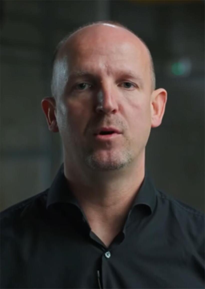 Theo Schickes spricht über die Einbindung von Personal in Präventionsarbeit für bessere Gesundheitsvorsorge