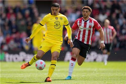 Thiago Silva (l.) vom FC Chelsea hofft, das Unmögliche noch wahr zu machen
