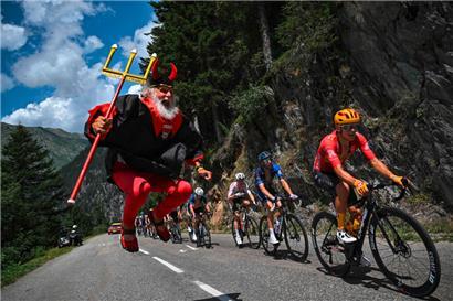 Thibaut Pinot (Zweiter von rechts) übte Kritik an der Streckenführung
