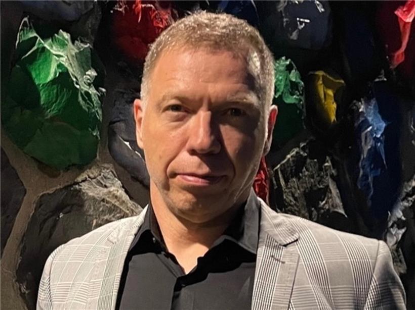 Thierry Simonelli est docteur en philosophie et en psychologie.