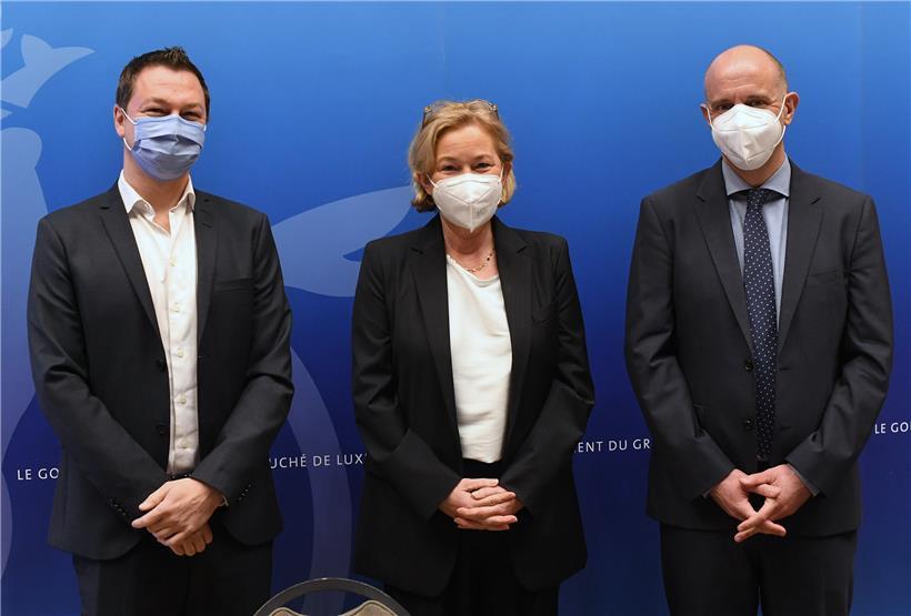 Thomas Dentzer („direction de la Santé“), Gesundheitsministerin Paulette Lenert und Paul Wilmes (LSBC/v.l.n.r.) bei einer Pressekonferenz am Donnerstagvormittag
