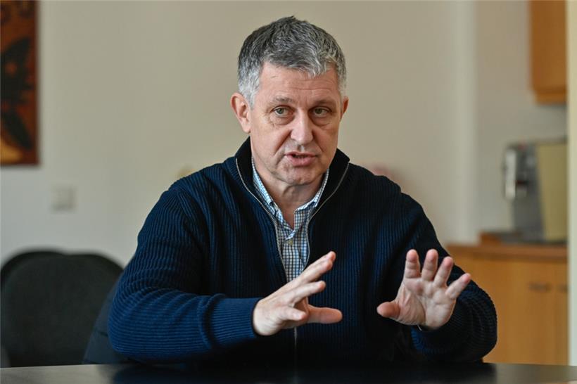 Thomas Wolter ist Bauingenieur und stammt gebürtig aus Dessau (D). Seit 2005 sit...