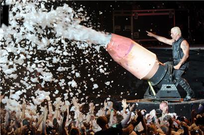 Till Lindemann, Frontmann von Rammstein, beim „Wacken“-Auftritt 2013
