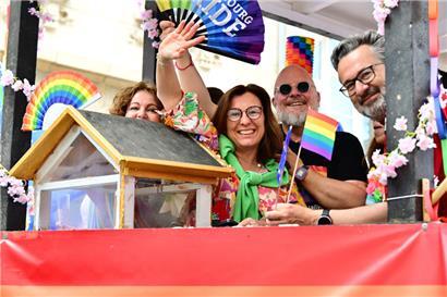 Tilly Metz und Marc Angel feierten bei der Luxembourg Pride die LGBTIQA+-Communitys
