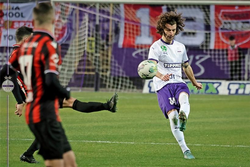 Tim Hall soll das Spiel aus der Abwehr heraus lenken
