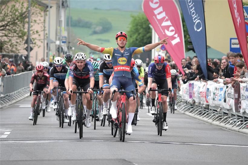Tim Torn Teutenberg jubelte in Canach über den Etappensieg bei der Tageblatt Flèche du Sud
