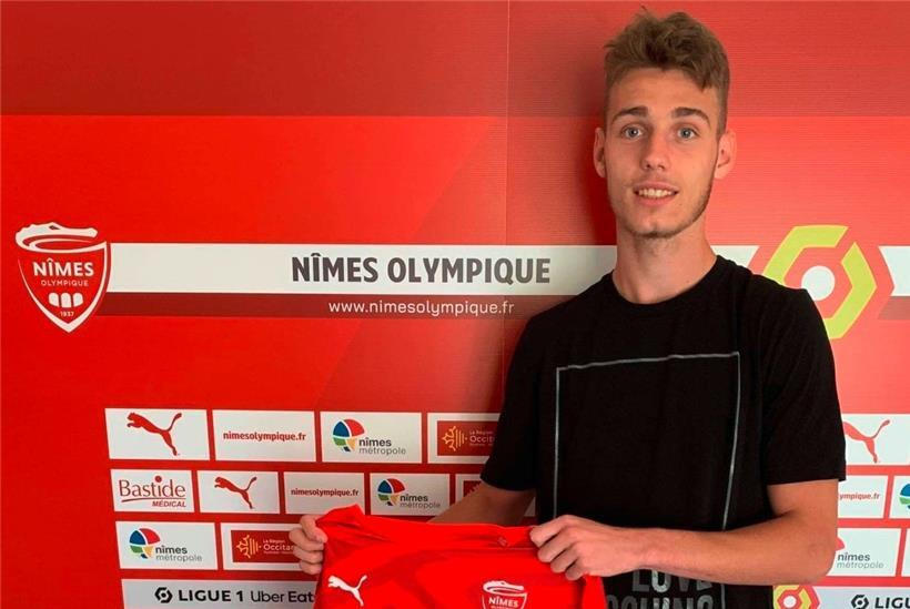 Timothy Martin nach seiner Vertragsunterschrift bei Olympique Nîmes
