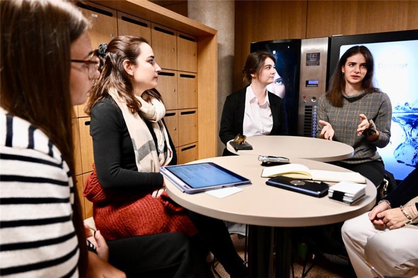 Tina Büchler, Maryse Koedinger, Jessica Raus und Ines Bröckel wollen die Abwertung ihres Studiengangs nicht einfach so hinnehmen
