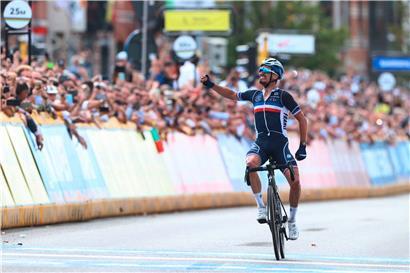 Titel verteidigt: Julian Alaphilippe wird das Regenbogentrikot ein weiteres Jahr tragen dürfen
