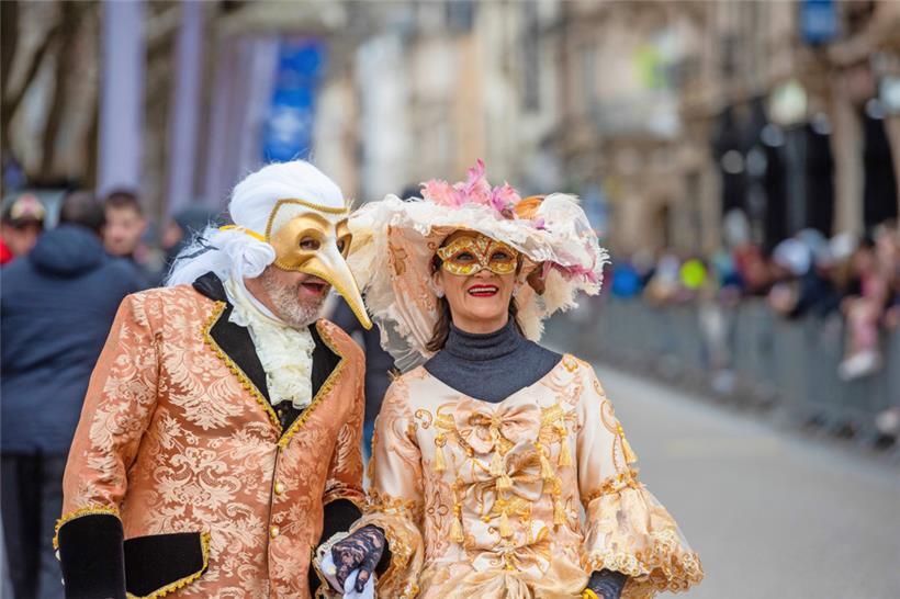 Tolle Kostüme gab es am Wochenende in Esch zu bestaunen. Wer da wohl hinter der Maske steckt?
