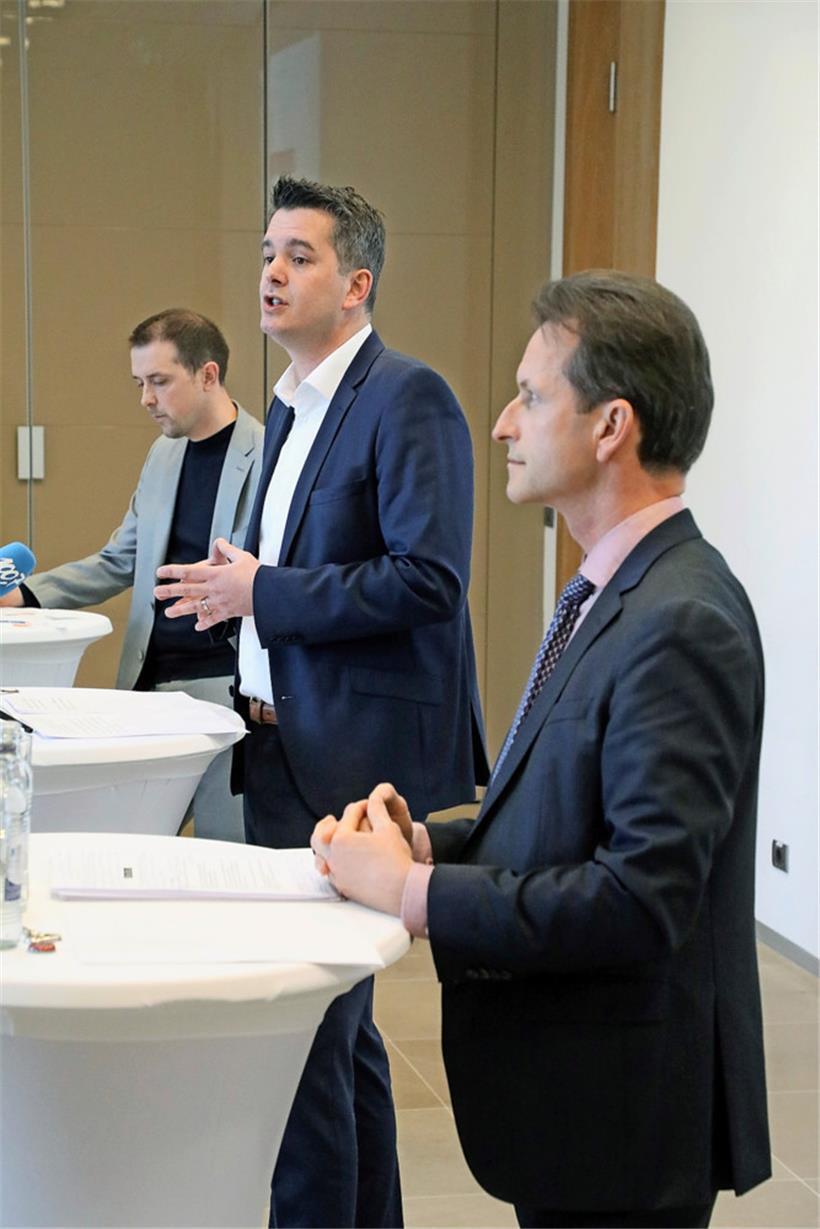 Tom Baumert vom „GIE Observatoire national des PME“, Mittelstandsminister Lex Delles und Carlo Thelen von der Handelskammer bei der Präsentation des „Retail Report“ am Donnerstag
