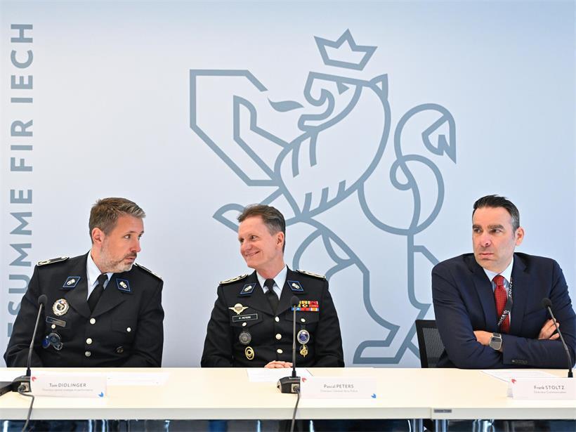 Tom Didlinger, Pascal Peters und Frank Stoltz präsentieren Neuerungen der Police grand-ducale bei Pressekonferenz