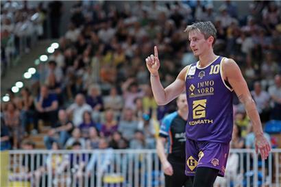 Tom Konen war in der letzten Saison einer der wichtigen Leistungsträger der Amicale Steinsel und lief trotz seiner Verletzung (an der rechten Hand ist das Tape sichtbar) auch in der kompletten Finalserie auf
