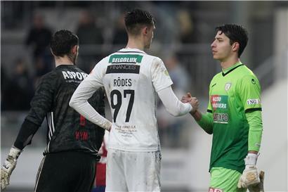 Tom Ottelé (r.) genießt das Vertrauen des Petinger Trainers Ismaël Bouzid
