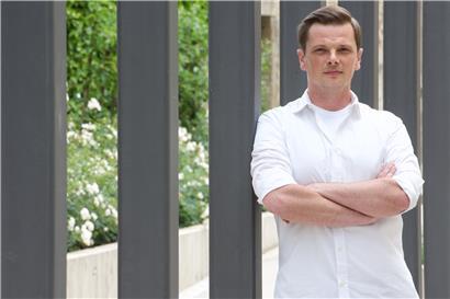 Tom Schartz koordiniert die Kommunikation der Stadt Grevenmacher sowie die Kulturarbeit
