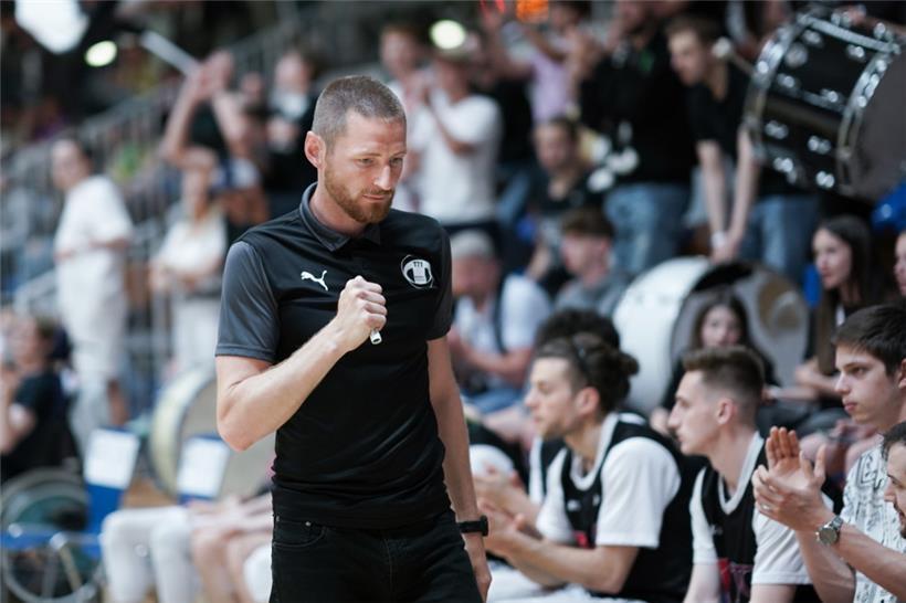 Tom Schumacher war in der Saison 2021/22 schon einmal als Trainer in die Bresche gesprungen
