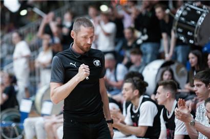 Tom Schumacher war in der Saison 2021/22 schon einmal als Trainer in die Bresche gesprungen
