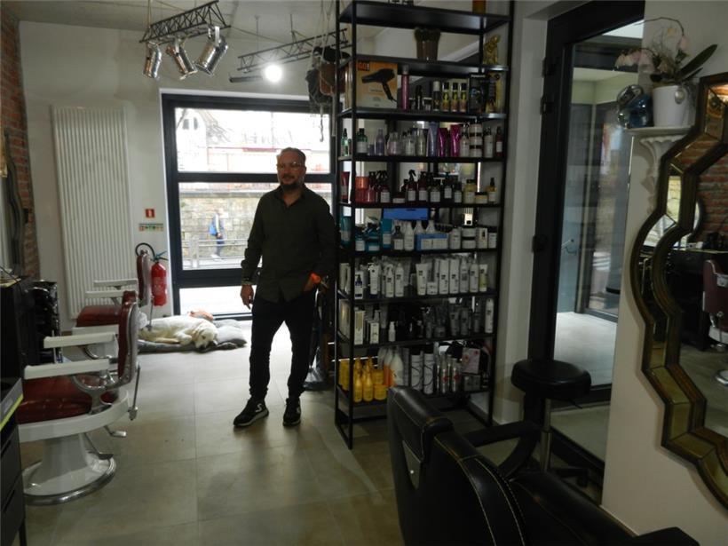 Tony Sirianni in dem neuen Lokal
