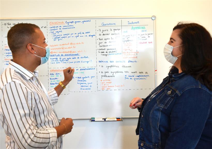 Torres im Gespräch mit seiner Chefin Sandra Sidon
