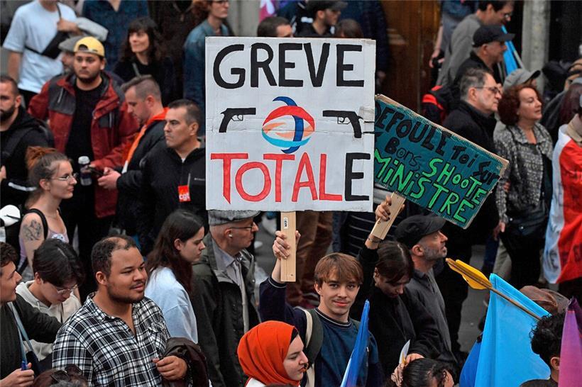 „Total strike“, un jeu de mots sur le géant français de l’énergie TotalEnergies
