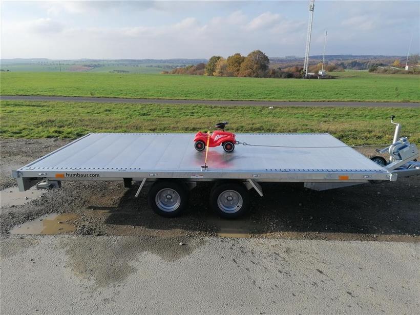 Total überladen? Die Polizei Wittlich hat auf der A60 in Richtung Belgien ein „verdächtiges Fahrzeuggespann“ gestoppt
