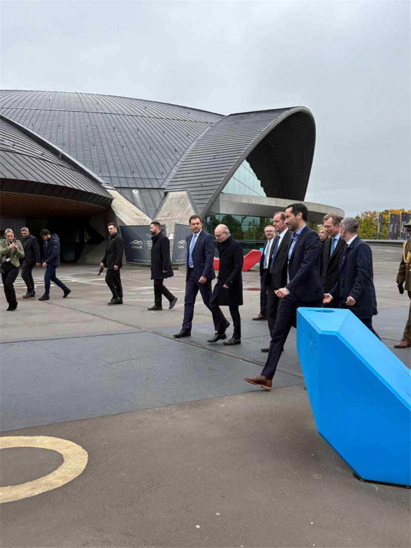 Tour-Direktor Christian Prudhomme traf am Mittwochnachmittag in der Coque ein. Auf ihn wartete hoher Besuch 
