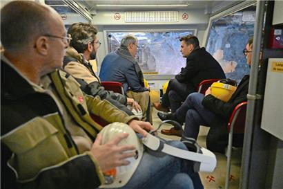 Tourismusminister Lex Delles durfte im Grubenzug ganz vorne sitzen

