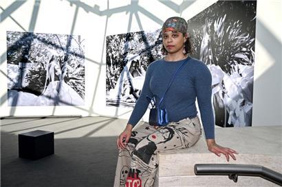 Tourmaline au Mudam, lors du montage de l’exposition qui lui est consacrée
