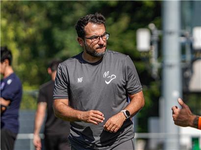 Trainer Nelson Fragoso analysiert Spielstrategie, die bisher erfolgreich umgesetzt wird und positive Ergebnisse zeigt