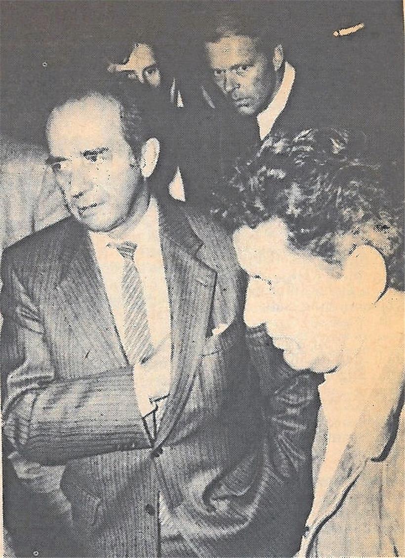 Transportminister Josy Barthel (l.) und Luxair-Direktor Roger Siezen (r.) machen sich am Unfallabend ein Bild vor Ort
