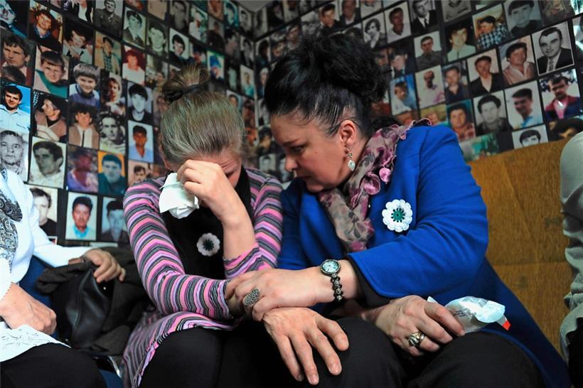 Trauer in Tuzla: Nicht nur haben viele Frauen ihre Männer und Söhne im Krieg verloren, oftmals wurden auch sie Opfer einer rücksichtslosen Soldateska
