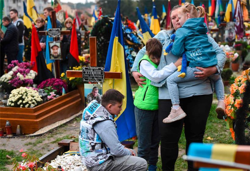 Trauer um Gefallene in Lwiw: Selenskyj versprach den Ukrainern, sein Land werde siegen
