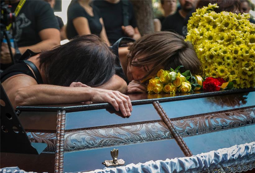 Trauer um gefallene ukrainische Soldaten in Odessa: An allen Fronten wird weiter gekämpft
