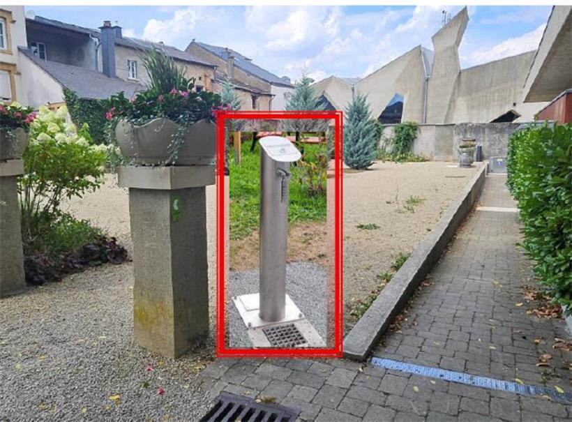 Trinkwasserspender im Kräutergarten
