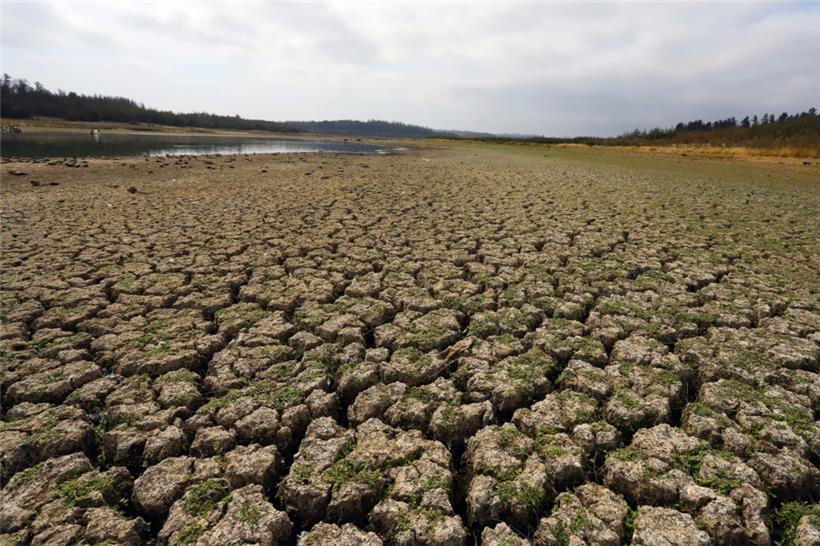 Trockene Fläche des Sees Penuelas, der heute 8.003 Kubikmeter Wasser verzeichnete. Das entspricht 0,01 Prozent seines ehemaligen Volumens.
