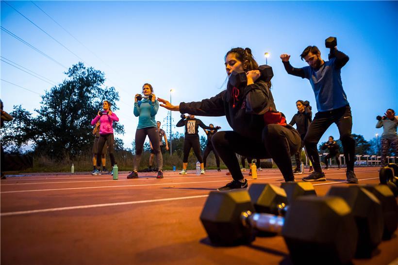 Trotz Corona-Regelungen und schlechtem Wetter sind Outdoor-Workouts weiterhin gut besucht

