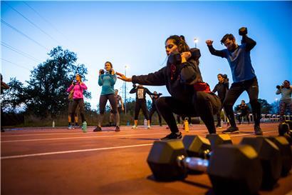 Trotz Corona-Regelungen und schlechtem Wetter sind Outdoor-Workouts weiterhin gut besucht
