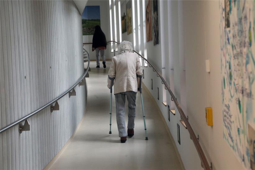 Trotz Krücken schnell unterwegs: In Erpeldingen an der Sauer sollen Bewohner nicht mit Sackgassen konfrontiert werden
