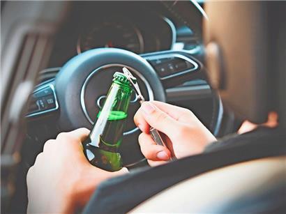 Trotz Sicherheitskampagnen fahren noch immer viele Menschen betrunken mit dem Auto
