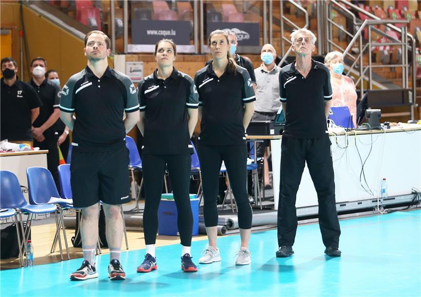 Trotz der drei Niederlagen ist das Trainergespann um Herman Vleminckx (rechts) mit der Leistung der Damenmannschaft zufrieden

