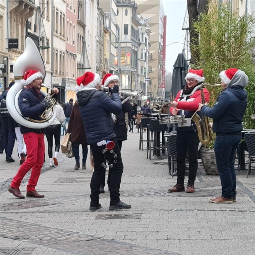 Trotz der eisigen Temperaturen war eine Gruppe Musiker am Start