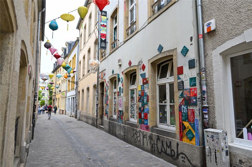 Trotz der kalten Jahreszeit wird in der engen Gasse der rue du St-Esprit am ersten Weihnachtsfeiertag wieder viel los sein
