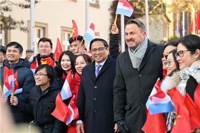 Trotz niedriger Temperaturen herrschte am Freitagmorgen beim ersten Treffen gute Laune bei beiden Premierministern
