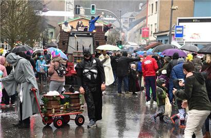 Trotz schlechtem Wetter kamen bei der Kavalkade 2020 um die 7.000 Besucher
