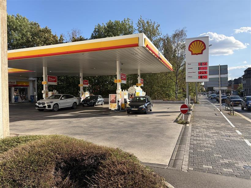 Trotz stetig steigender Preise an den Zapfsäulen war diese Tankstelle in Esch am Mittwoch gut besucht