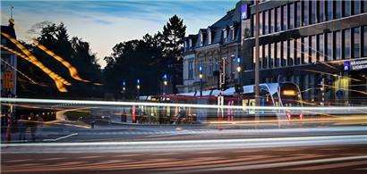 Trotz vieler verstopfter Straßen und hoher Investitionen in den öffentlichen Transport steigt die Zahl der Auto-Neuzulassungen wieder deutlich an
